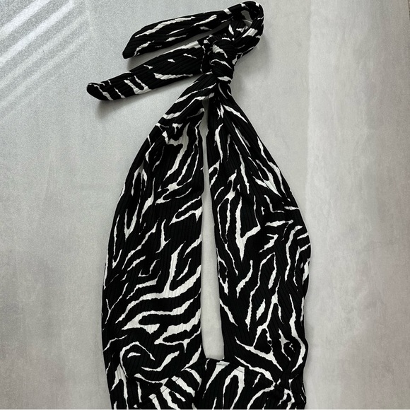 Tie Neck Zebra Print Halter Top - Picture 6 of 10